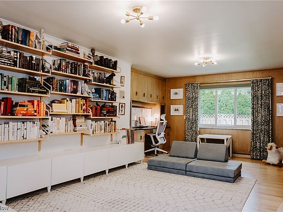 5th image of 3829 E Surrey Ct