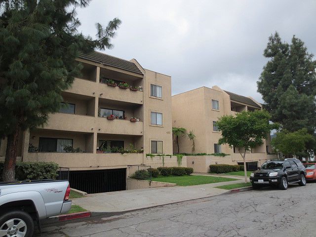 1st image of 460 Salem St APT 4