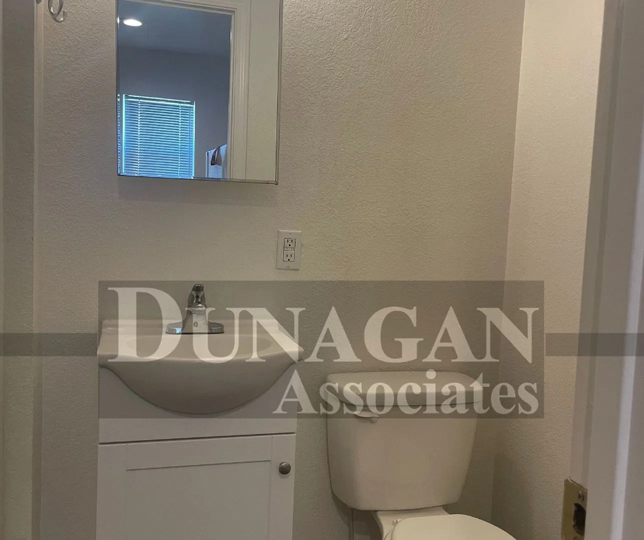 Newer Construction 1 Bedroom - 1 Bath Apartment — Photo 4
