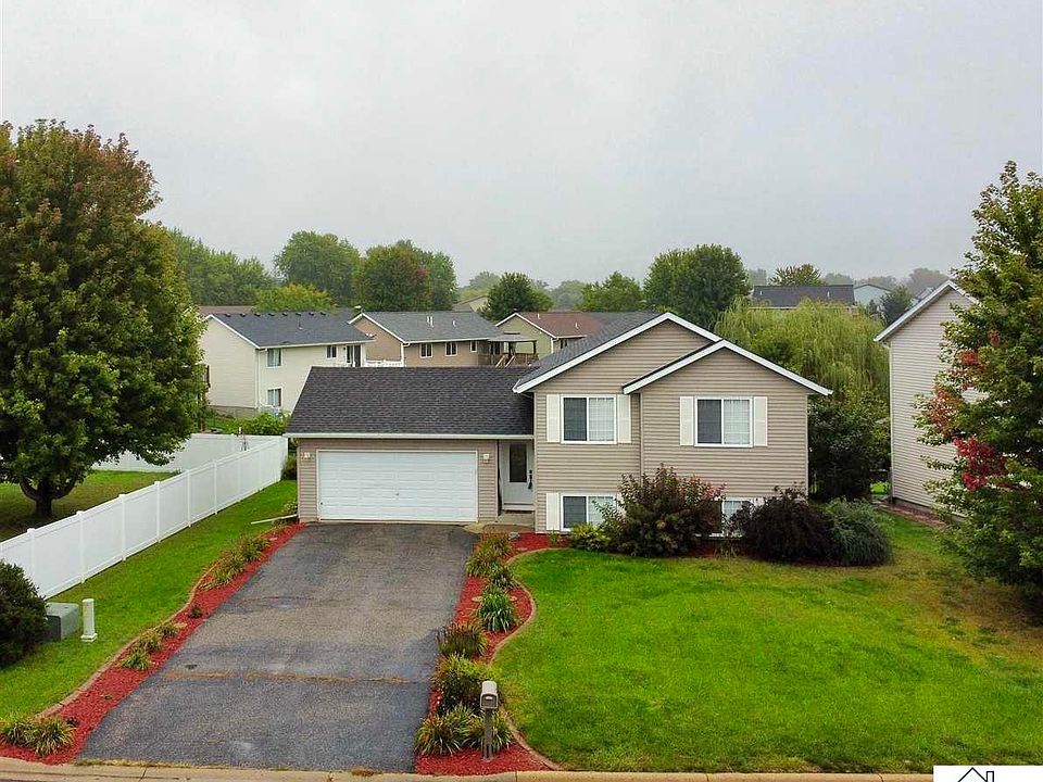1st image of 829 Tanager Rd