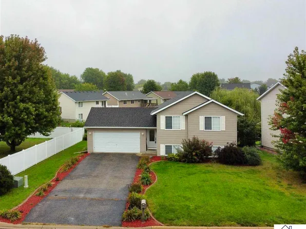 829 Tanager Rd, Mankato, MN 56001