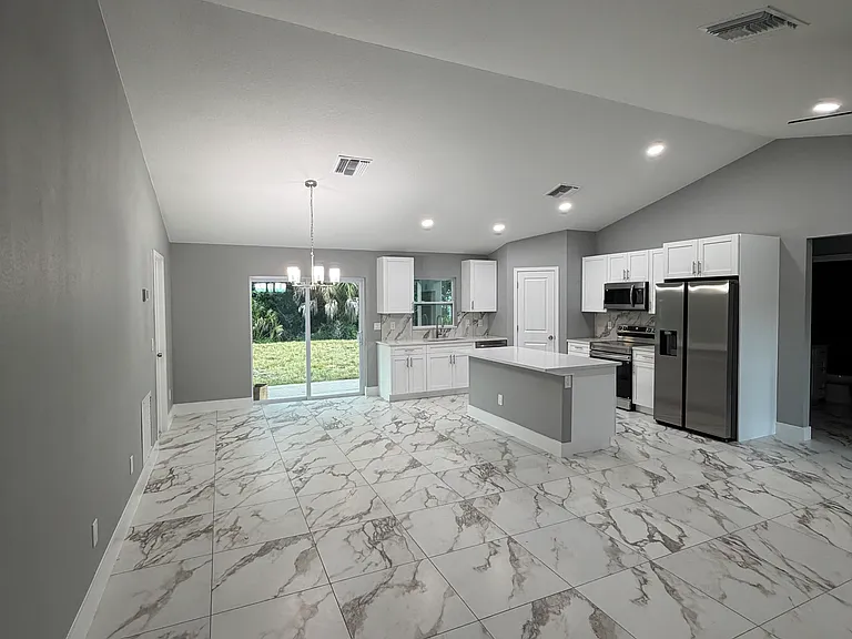 2875 NW 35th Ave — Photo 11