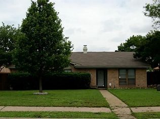121 Running Brook Ln, Mesquite, TX 75149