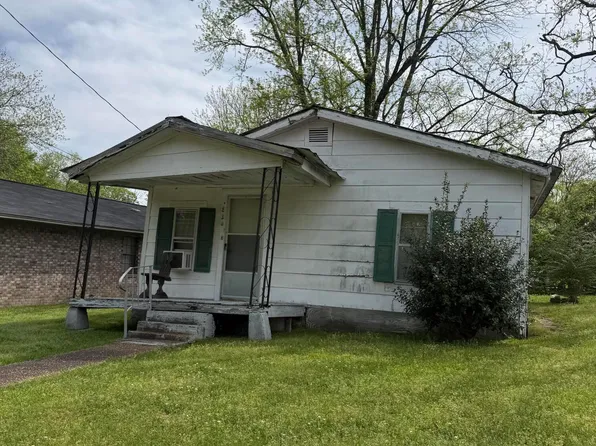 54 Hill St, West Point, MS 39773