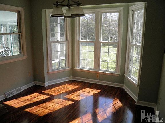 5th image of 321 Stonewall Jackson Dr