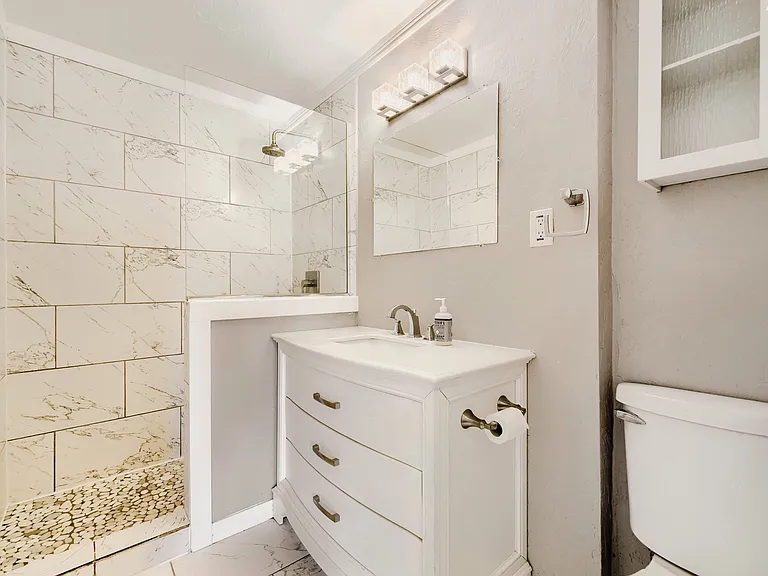1326 S Clay St — Photo 17