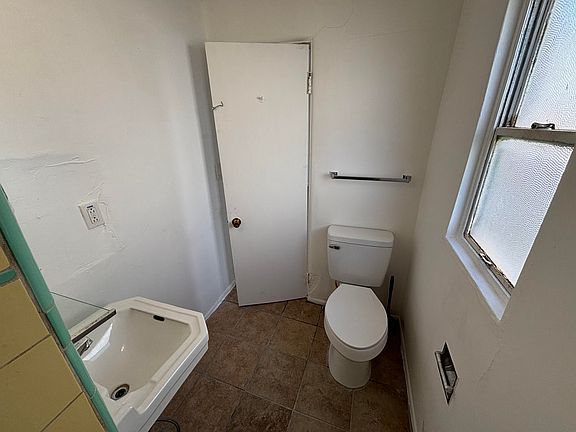 2nd image of 1002 W Hopi Dr #3