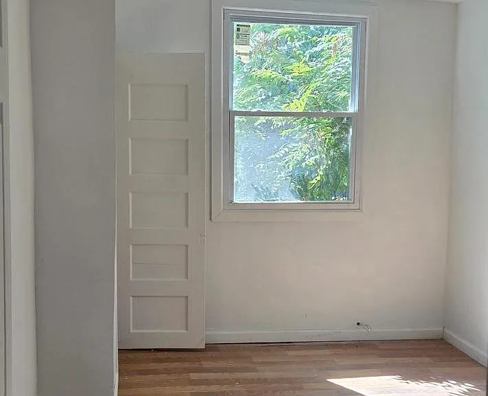 2714 W Albert St — Photo 6