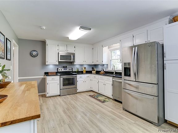 4th image of 17350 Wedgewood Dr