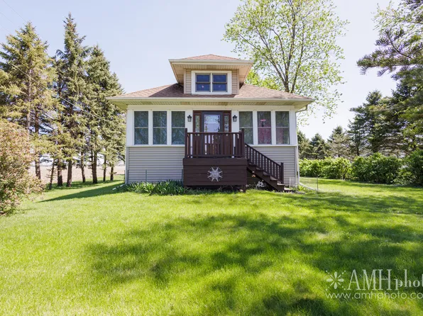 3743 S 8500 E, Saint Anne, IL 60964