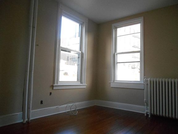 4th image of 236 Baldwin Ave APT 2