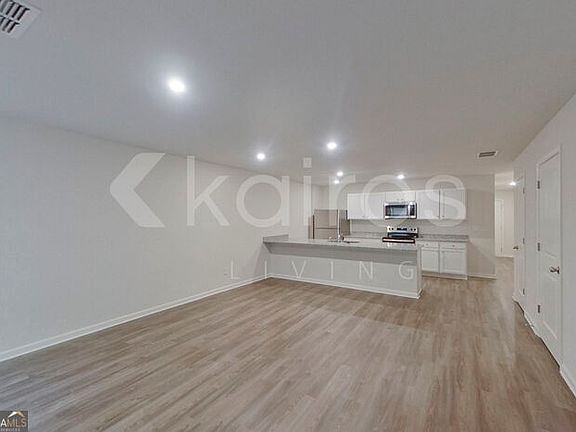 4th image of 373 Ironwood Ct