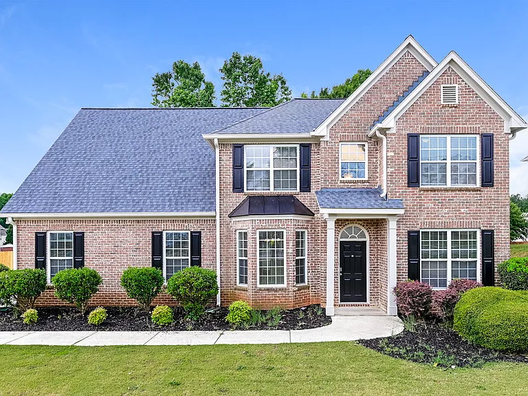 215 Greenland Dr — Photo 1