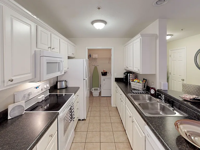 923 W Battlefield St — Photo 15