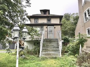 105 Oakridge St, Norwich, CT 06360