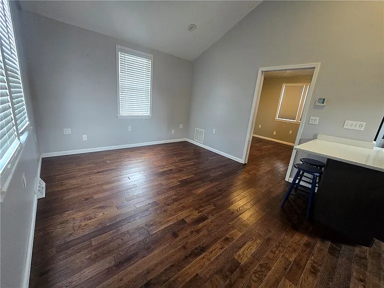 3025 Hazelhurst Ave — Photo 8