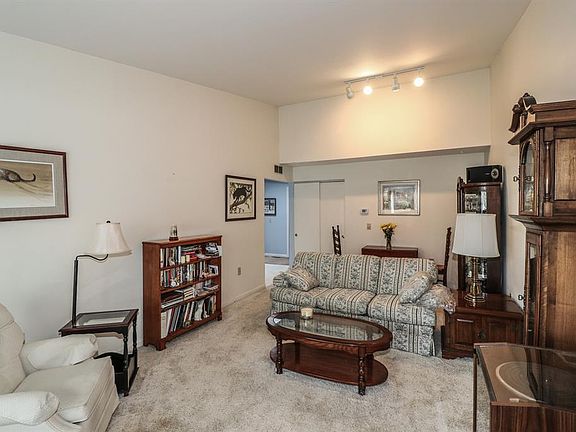 4th image of 94 Schroder Ln Unit 2