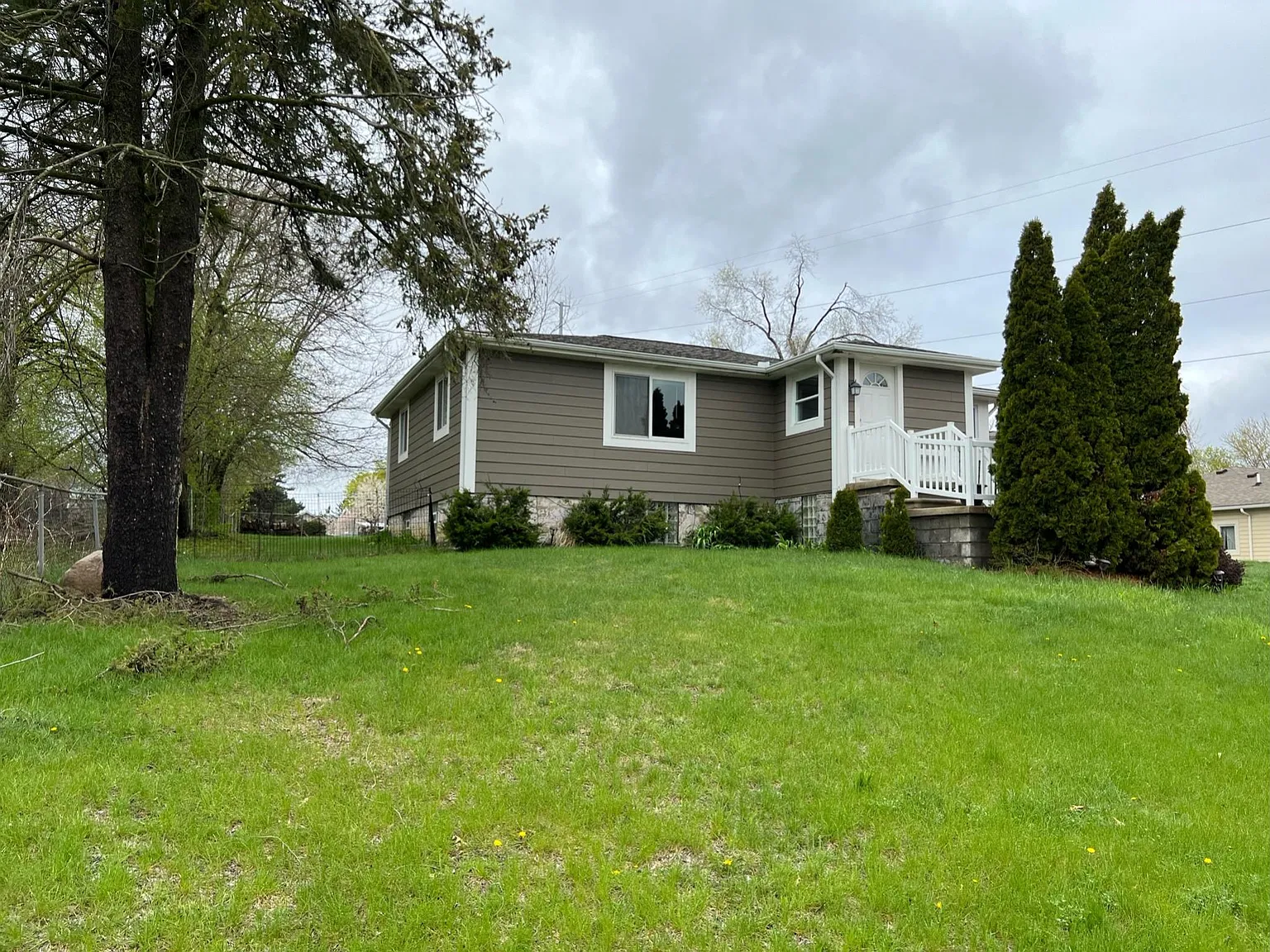 4 bed, 2305 sqft, $2,550 — Photo 3
