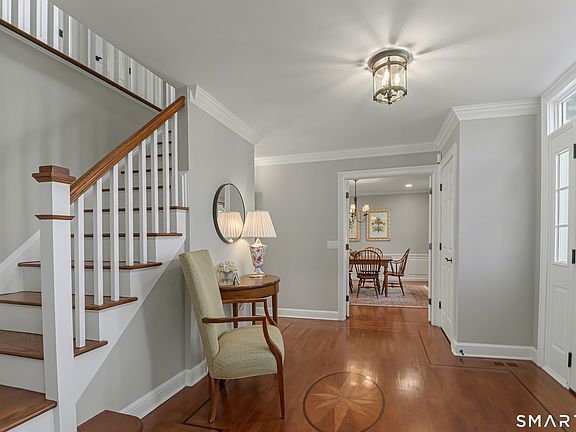 4th image of 15 Schoolhouse Place