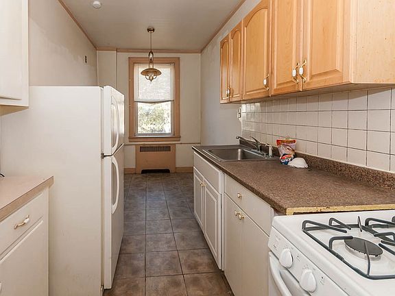 2nd image of 101 Kensington Ave Unit 105