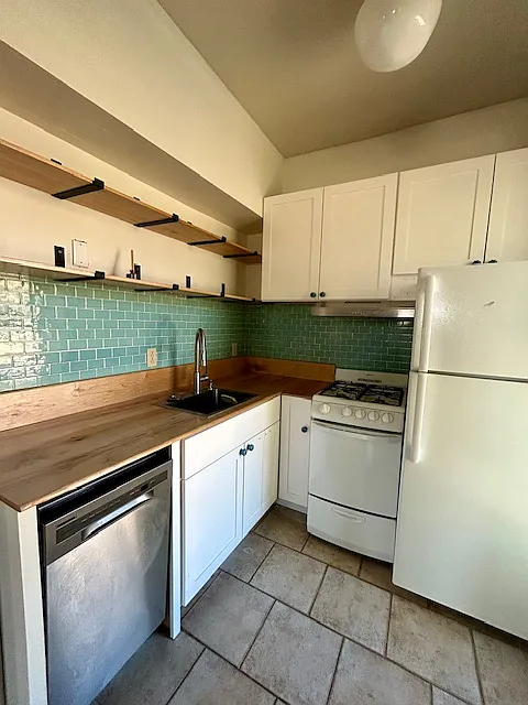 601 W University Ave — Photo 4