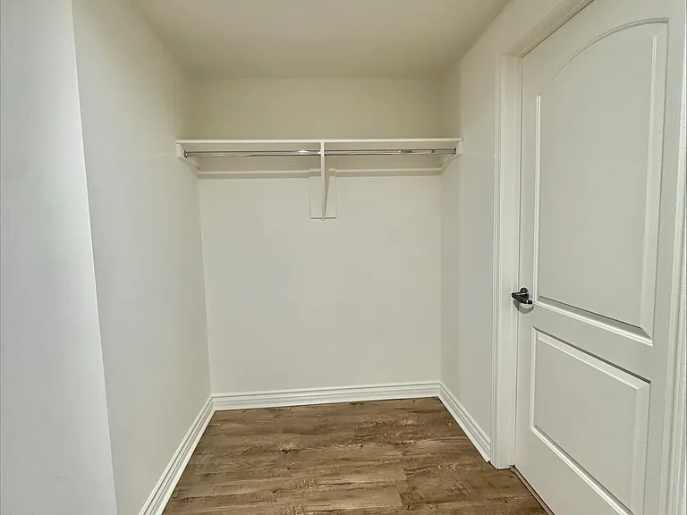 14653 Nordhoff St #404 — Photo 6