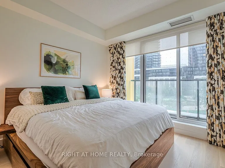 95 McMahon Dr #511 — Photo 23