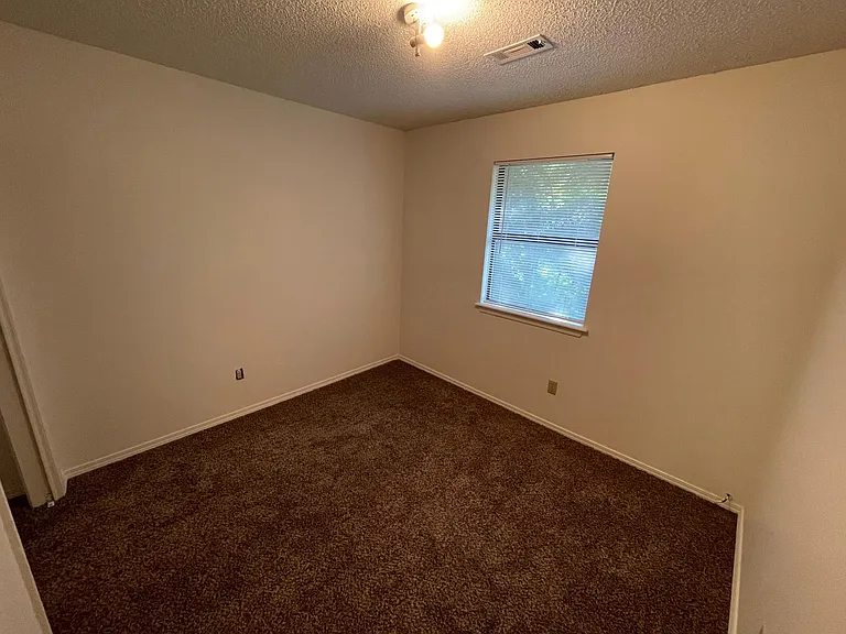 46 Standley Ave — Photo 6