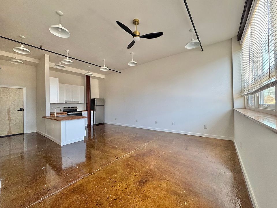1st image of 510 S College St #109