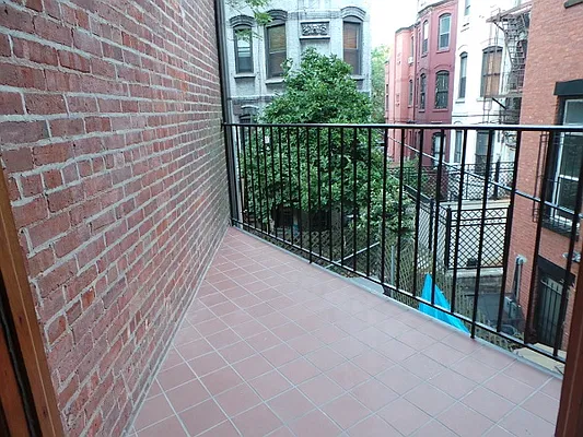 Rented by Perry Associates NYC Inc | media 10