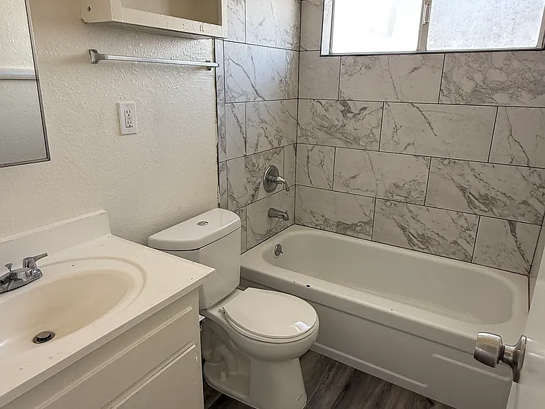 721 Upton Dr #4 — Photo 2