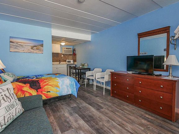 4th image of 313 E Glenwood Ave #206