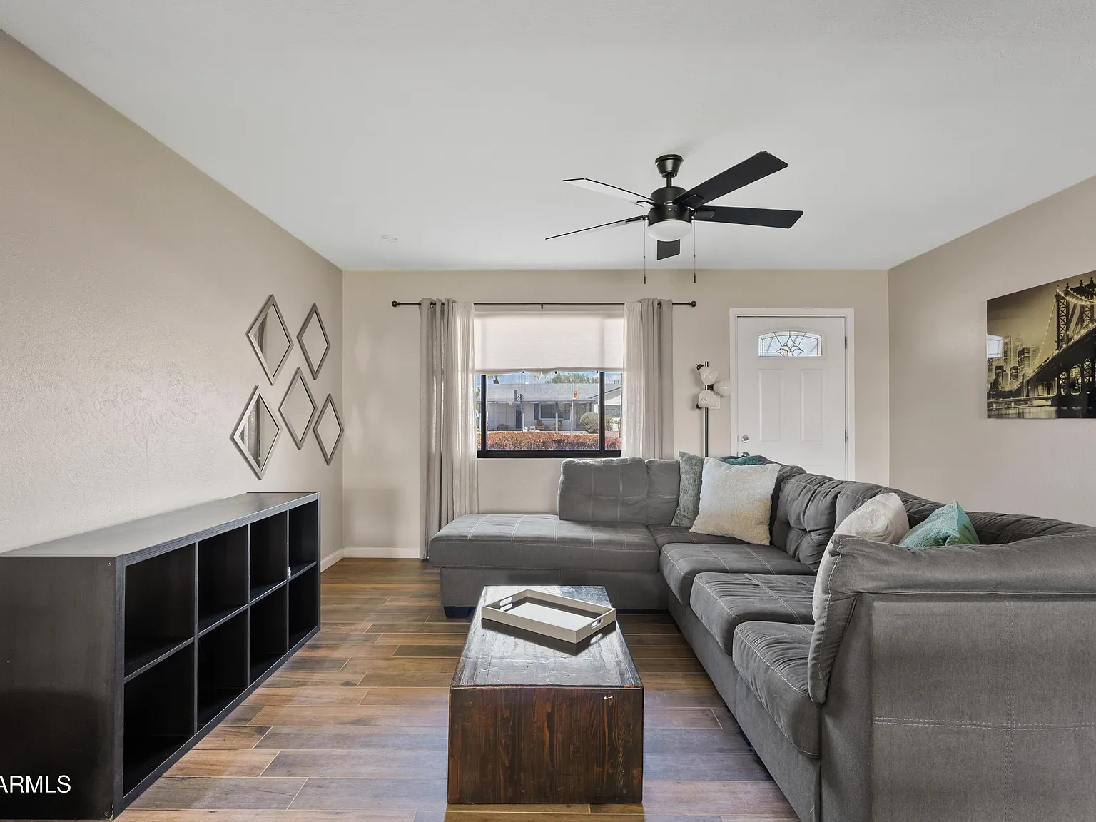 3 bed, 2.0 bath, 1140 sqft, $2,350 — Photo 2