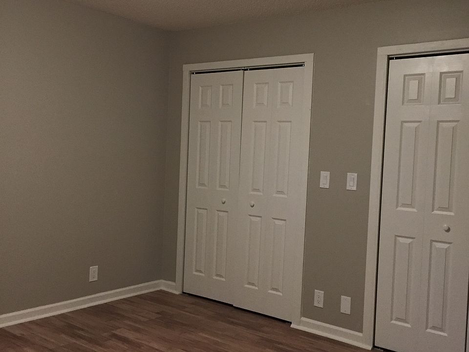 one of the 5 bedrooms