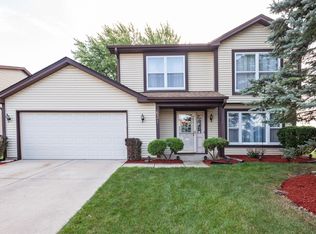 631 Bluff St, Carol Stream, IL 60188