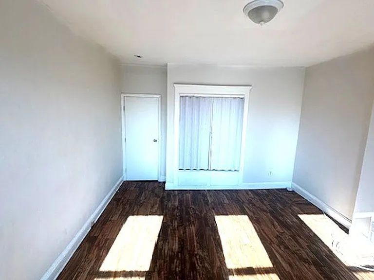 2518 W Fairmount Ave — Photo 20