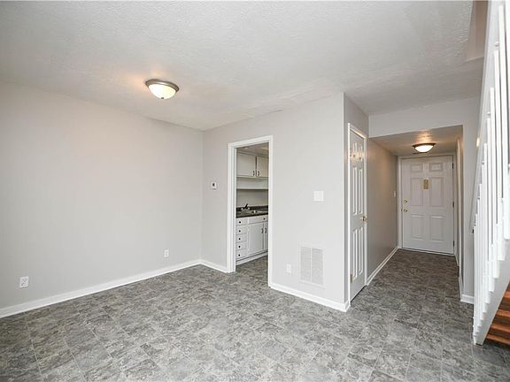 5th image of 7439 Country Brook Dr