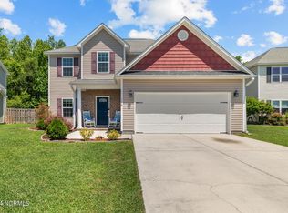106 Long Pond Dr, Sneads Ferry, NC 28460