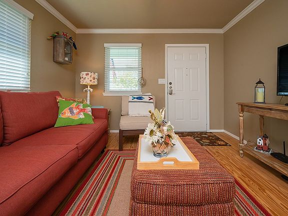 4th image of 612 N Ann St