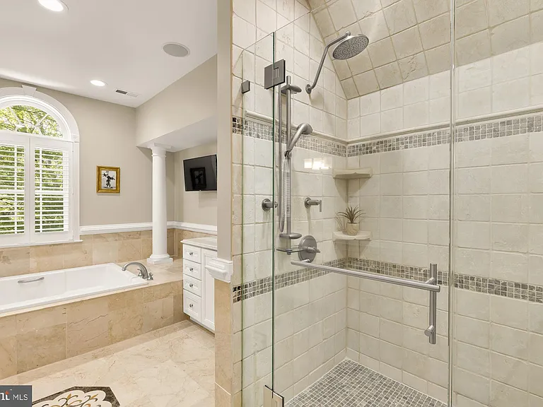 5501 Montgomery St — Photo 17