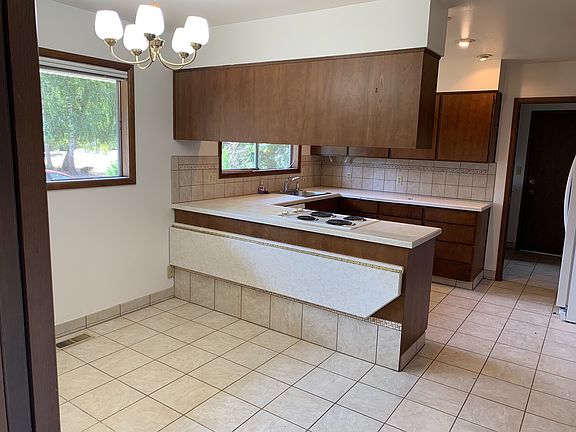 4th image of 121 SE Crestview Dr