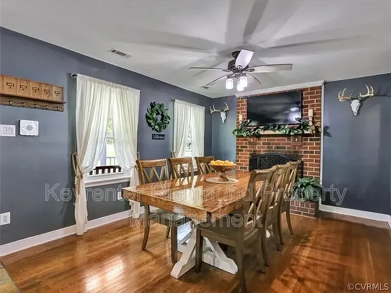 4 bed, 2.0 bath, 1575 sqft, $2,500 — Photo 4