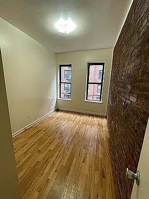 4th image of 220 E 29th St #2F26