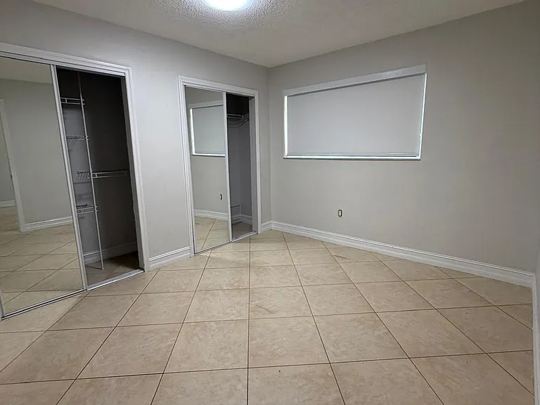 3212 SW 24th Ter — Photo 5