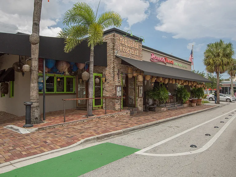 Enjoy 10 blocks of boutique shopping and local dining options