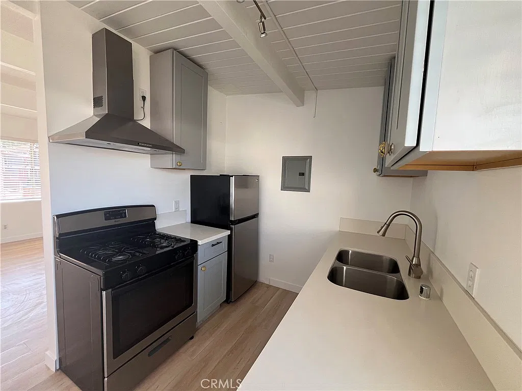 2 bed, 900 sqft, $2,650 — Photo 3