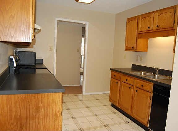 5th image of 1528 Carlsbad Dr
