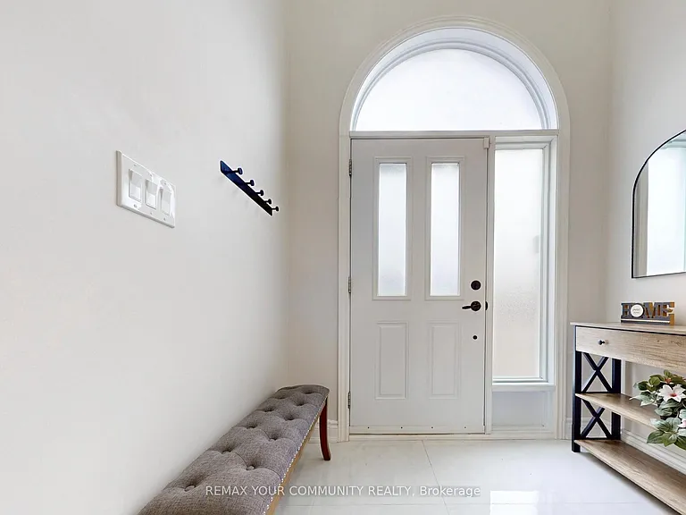 281 Ferndale Dr S — Photo 3