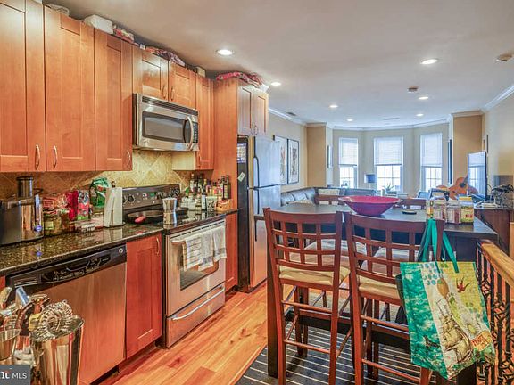 3rd image of 3009 W Girard Ave