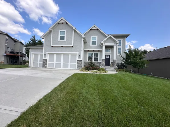 709 Pine Ct, Basehor, KS 66007